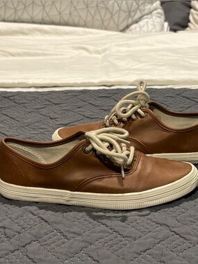 American Eagle Outfitters Brown Leather Low-Top Sneakers with Cream Laces